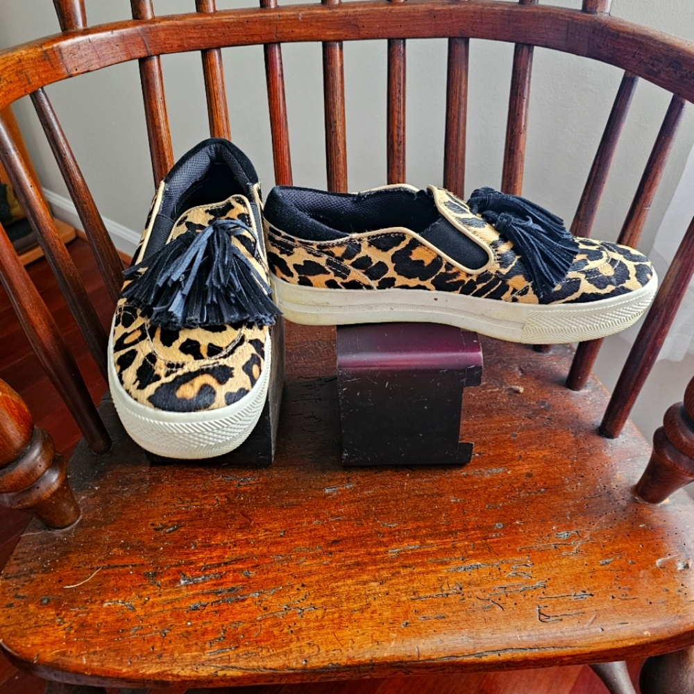 Leopard Print Women's Slip-On Sneakers with Tassels Sz 9